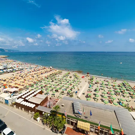 アパート House Carletta 200m From The Sea - Happy ボルゲット・サント・スピーリト
